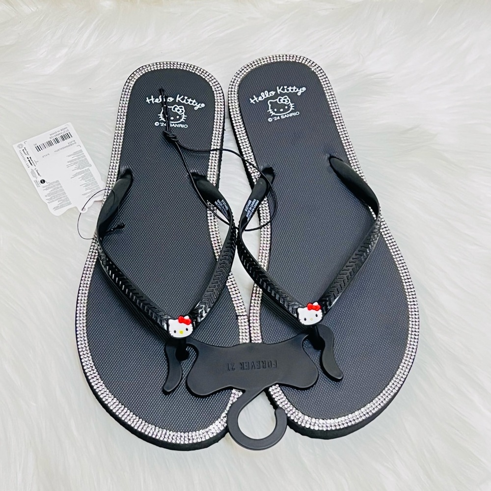 Hello Kitty Flip Flops - Picture 2 of 5